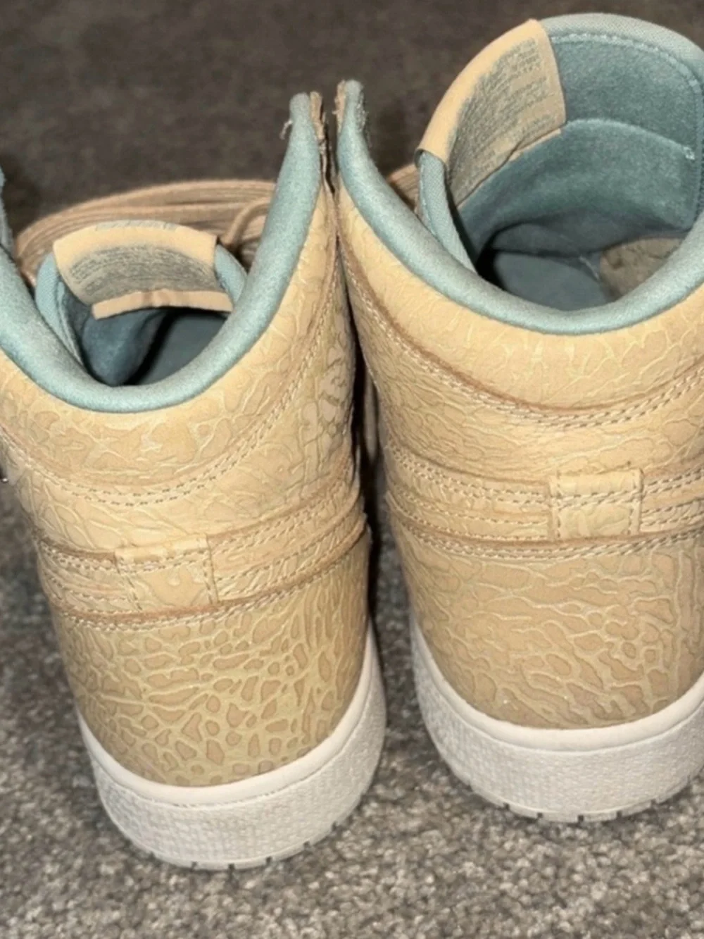 Nike Air Jordan 1 Retro High OG San Dune 6.5Y